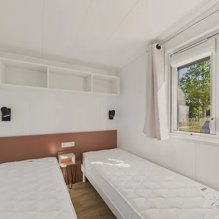 Chalet Avec Piscine Pour 4 Adultes-2 Enfants *