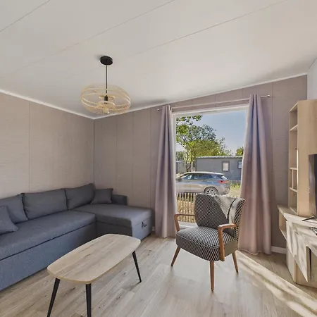 Chalet 6 Pers Avec Piscine Proche Plage (Adults Only) *